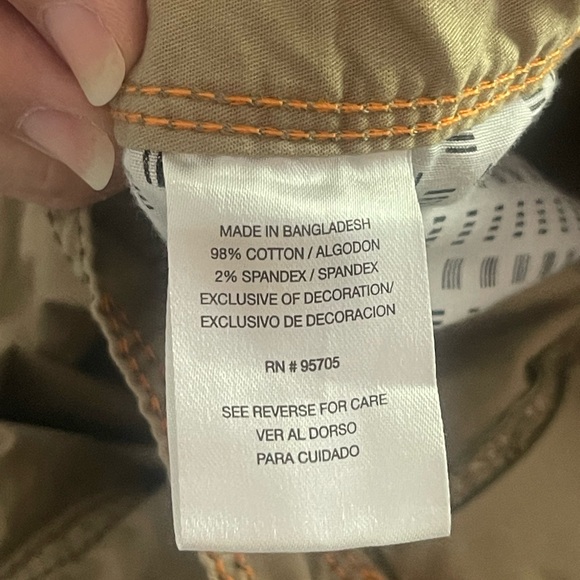 2 $12 EUC Cargo Shorts 1 khaki and 1 gray Size 40 98% cotton 2% spandex - Picture 5 of 7